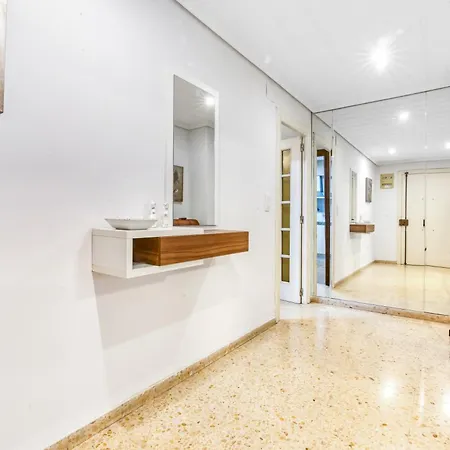 Centrally Located Temporary, Very Spacious Pataconabluerentals דירה *