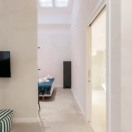Daire Trendy Retreat In *
