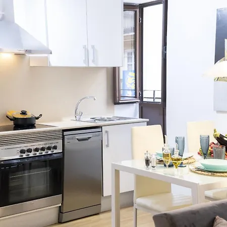 Singularstays Center Apartment *