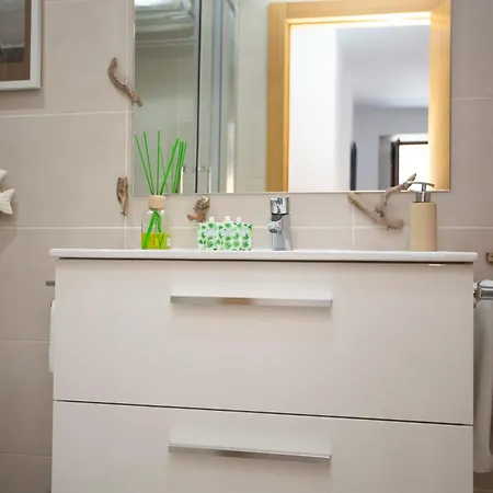 Singularstays Center Apartment *