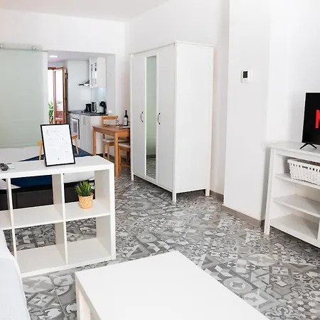 A 7 Minutos De La Playa Y Cerca De La Estación De Autobús Apartamento *