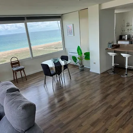 Spacious In With Sea View - 160 Sqm דירה *