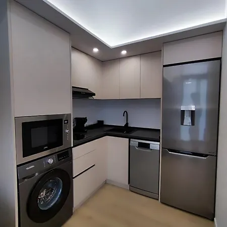 Jirafa - Entire - Near And Stadium By Rio Turia *