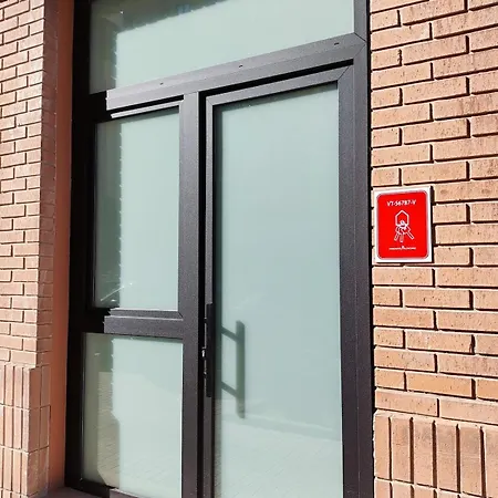 Jirafa - Entire - Near And Stadium By Rio Turia