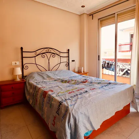 2 Bed Apartment, Great Location, 500m From דירה