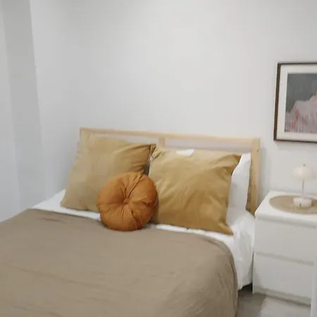 Familias Y Grupos Muy Grande En El Centro De Apartamento