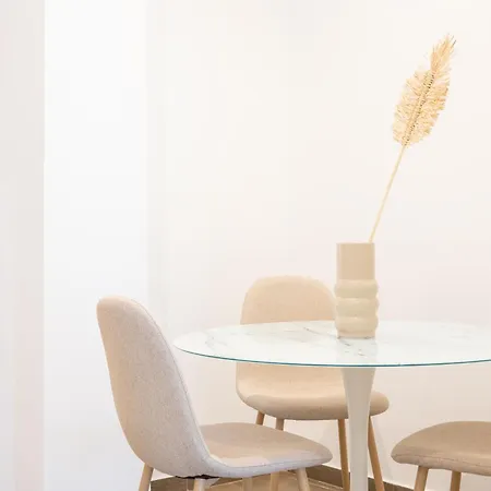 Flats-moderno, Junto Al Roig Arena