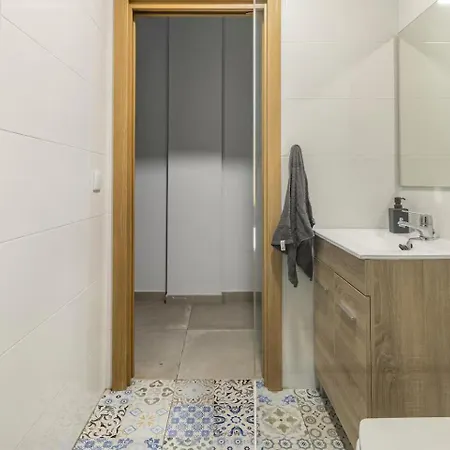 Vivienda Junto A Ruzafa / 6 Pax *