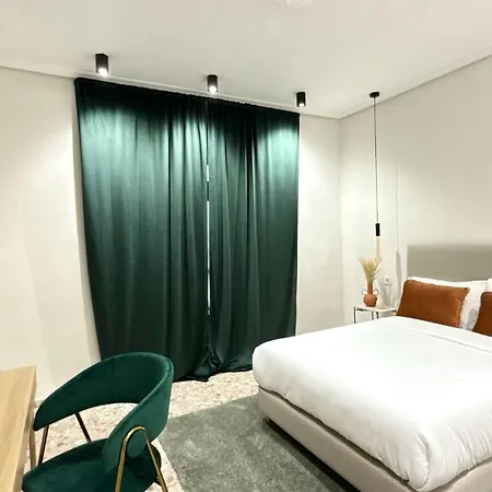 Valencia, Netflix, 4 Mins Walk To The Valencia