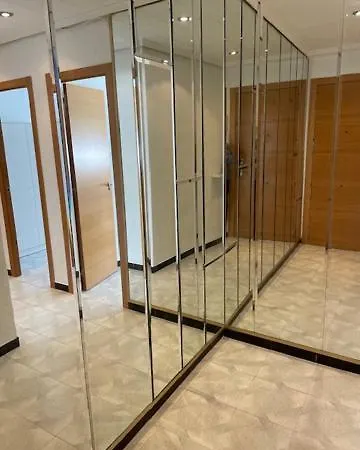 Tranquila, Centrica Y Luminosa De Matrimonio En Vivienda Compartida ホームステイ