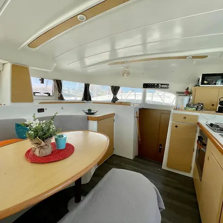 Barco Sobre El Mar ולנסיה