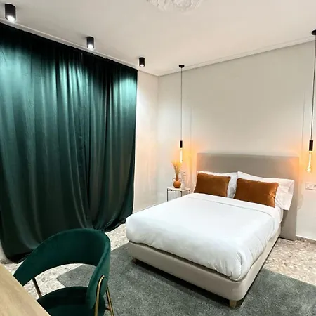 Valencia, Netflix, 4 Mins Walk To The *