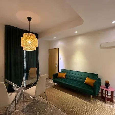 Valencia, Netflix, 4 Mins Walk To The *