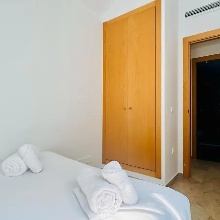 Abat 3 Cool & Wide Duplex Next To The Cathedral *