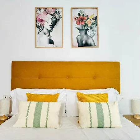 Abat 3 Cool & Wide Duplex Next To The Cathedral *