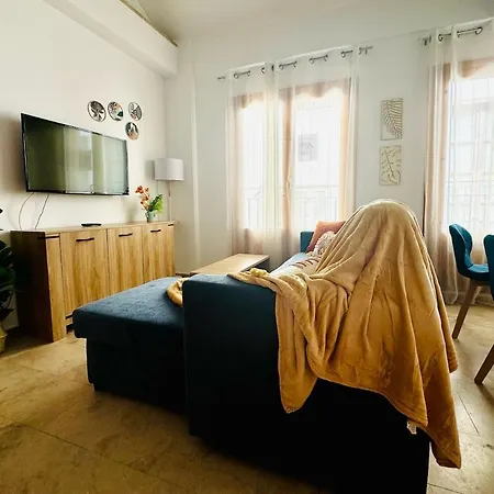 Abat 3 Cool & Wide Duplex Next To The Cathedral