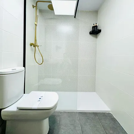 Abat 2 Cool & Wide Flat Next To The Cathedral Apartment *