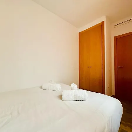 Abat 2 Cool & Wide Flat Next To The Cathedral *