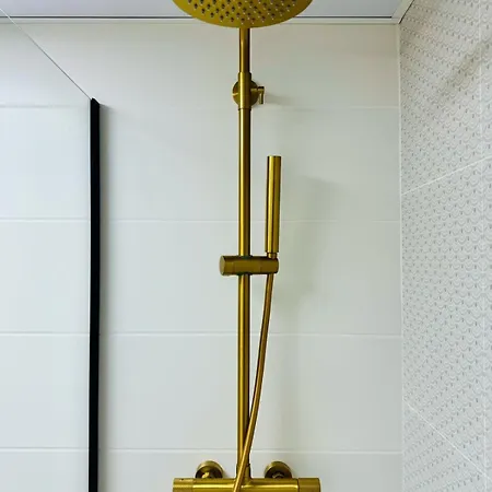 Abat 2 Cool & Wide Flat Next To The Cathedral *