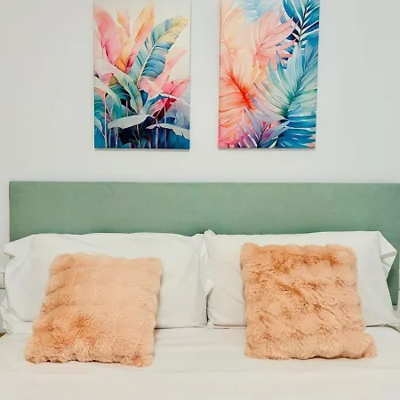 Abat 1 Cool & Wide Flat Next To The Cathedral Апартаменты *