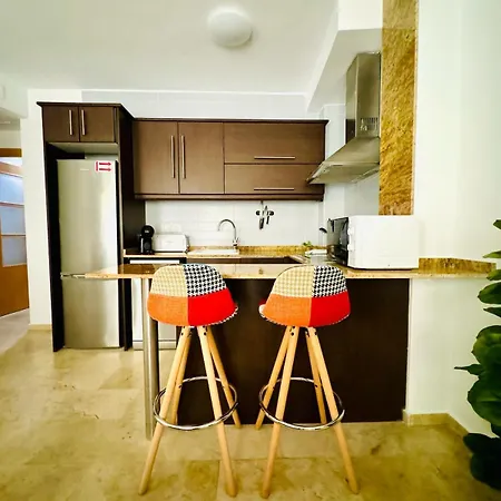 Abat 1 Cool & Wide Flat Next To The Cathedral Апартаменты