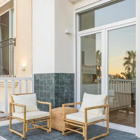 Exclusive Beachfront Apartment *