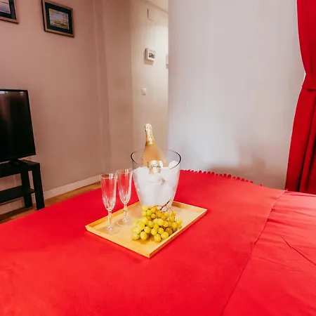 Queen Apt, 2min To Beach, Terrace, 3bd, 6pax