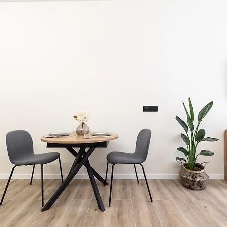 Tao 2 Next To The Aquarium *