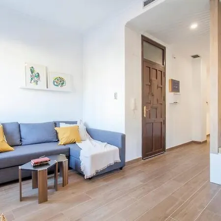 New 4 Pax Front Station Wifi Apartament Walencja