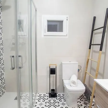 New 4 Pax Front Station Wifi Apartament