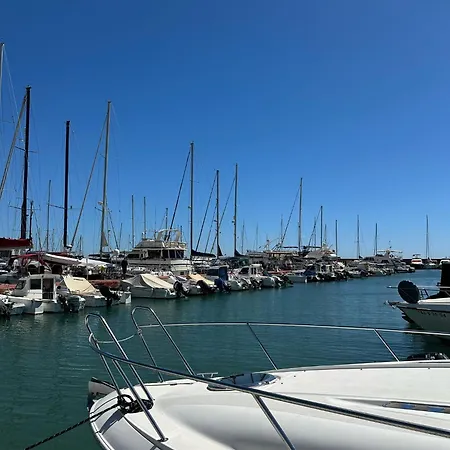 Casa Con Barbacoa En Urbanizacion Privada Villa Valencia