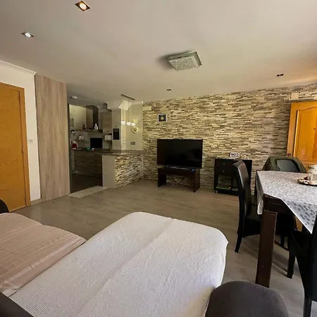 Casa Con Barbacoa En Urbanizacion Privada Villa *