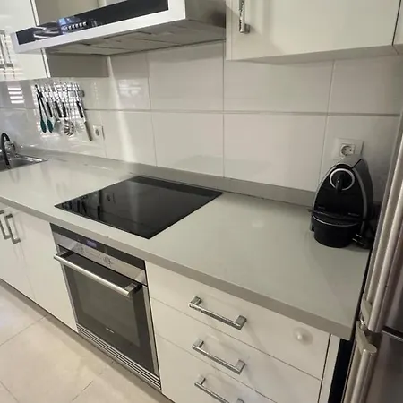 300 M From The ,parking , Breakfast *