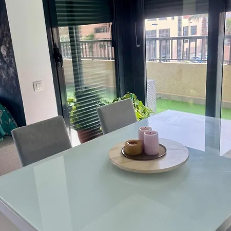 300 M From The ,parking , Breakfast Valenza