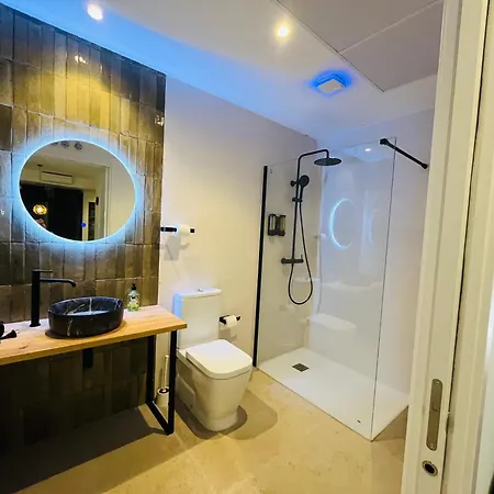 Apartman Con Entrada Independiente A Pocos Pasos De La Ciudad De Artes Y Ciencias Y El Oceanografic A Solo 1 Minuto Caminando Del Jardin Del Turia