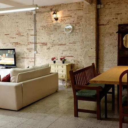 Cozy Loft Near The Apartman Valencia