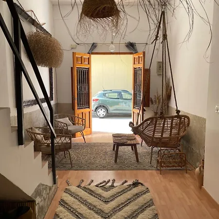Charming Fisherman's House Cabanyal Cabanal بيت للعطل *