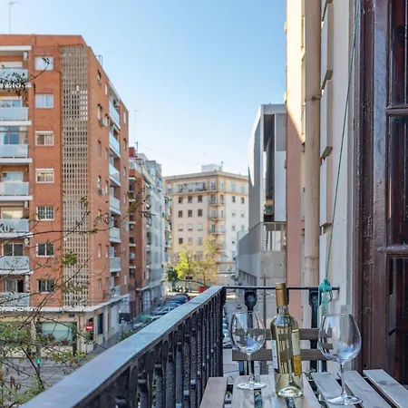 Hogar Tradicional Con Balcon Cerca De La Playa * Valencia