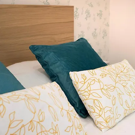Office Reina 7 شقة