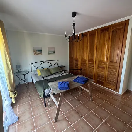 La Casa Del Olivo En Montserrat -