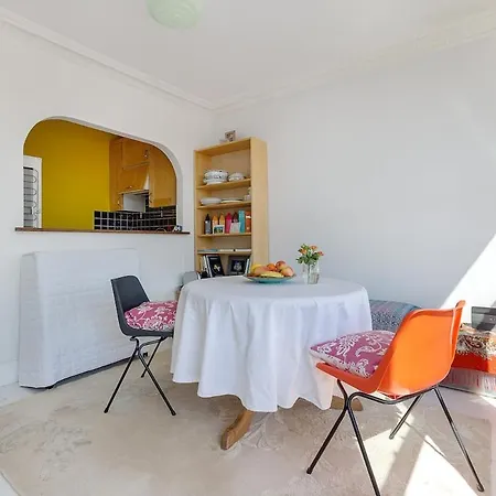Single Bedroom With Roof Terrace In Great Location