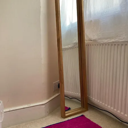 Single Bedroom With Roof Terrace In Great Location Apartment *