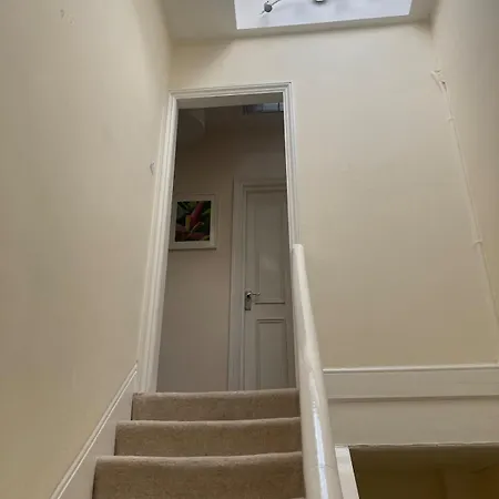 Single Bedroom With Roof Terrace In Great Location Apartment
