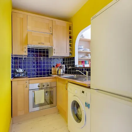 Apartment Single Bedroom With Roof Terrace In Great Location
