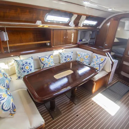 On A Sailing Boat In * バレンシア