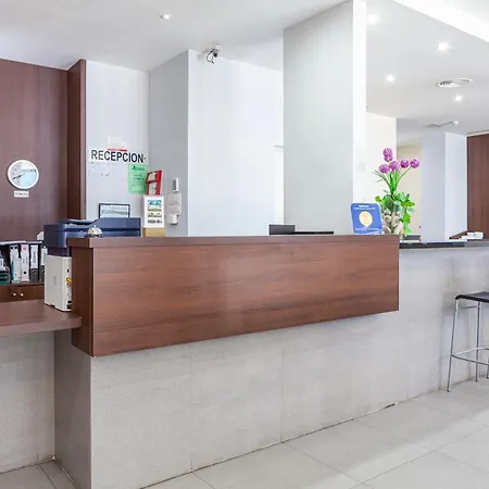 Отель Olympia Universidades Валенсия