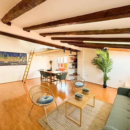 ático Con Terraza Cerca De La Plaza De La Virgen Apartamento *