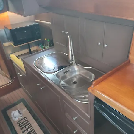 Romantic Sailboat Валенсия