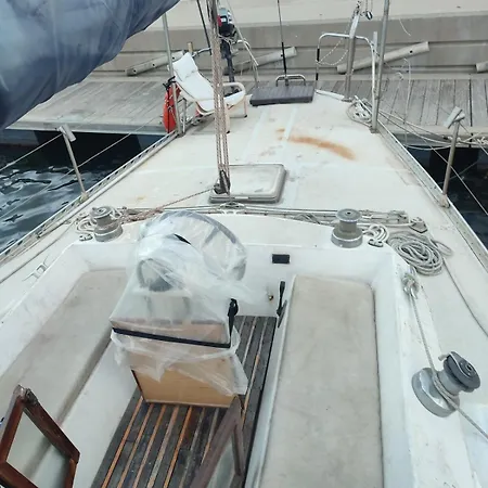 Romantic Sailboat Валенсия