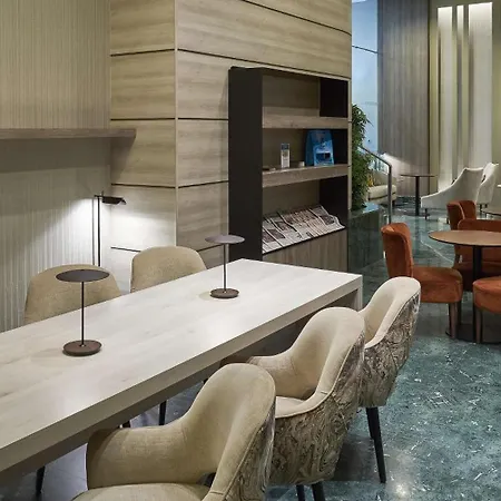 Отель Nh Center